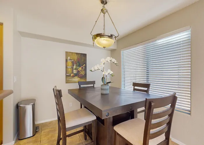Holiday home 2br | In W/ Mountain Views *